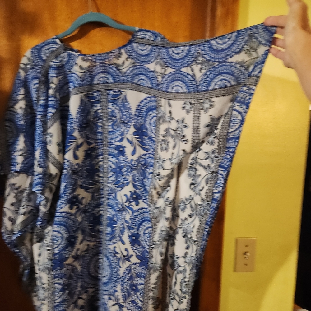 Blue and White Floral High Low Kaftan - Picture 3 of 8